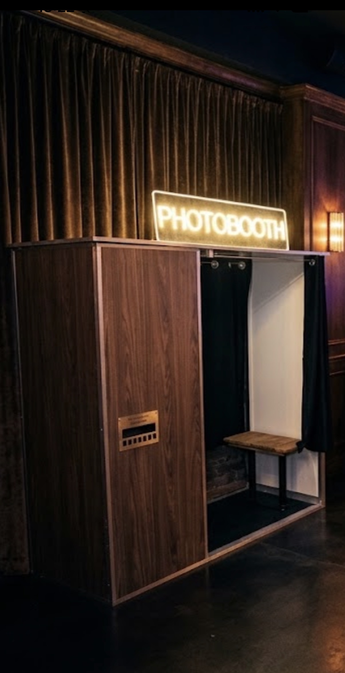 photobooth fotoautomat Photo booth with curtain for photo sessions at events - Full Frame Events.